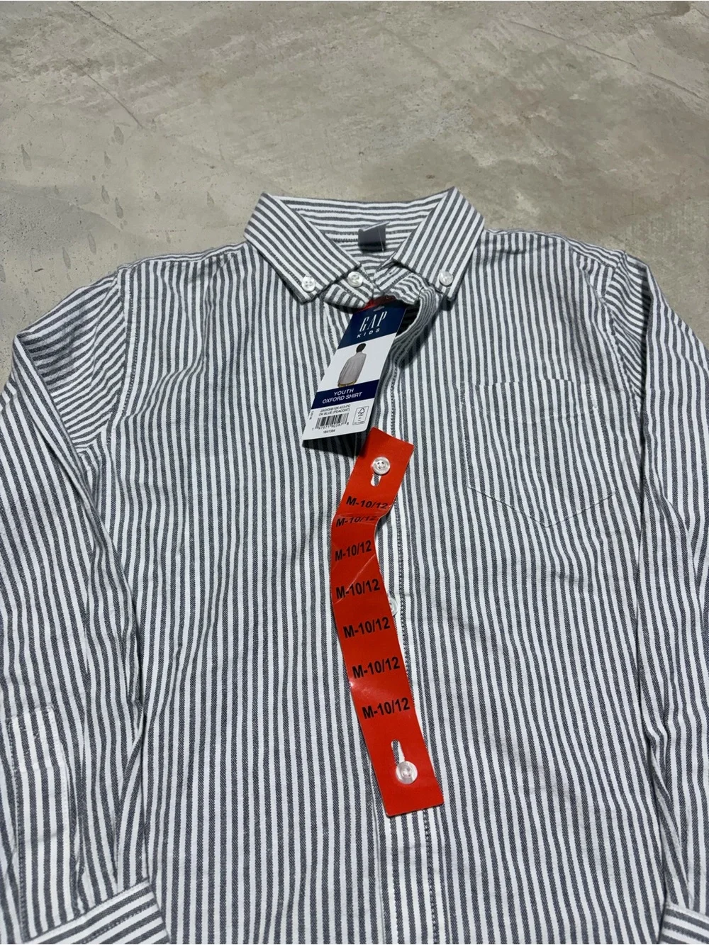Gap kids NWT Blue and White Striped Button-Down Oxford Shirt medium 10/12